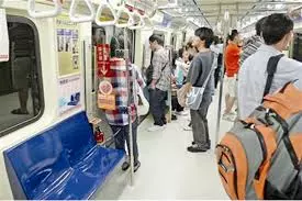 男大生捷運有豔遇…正妹睡手臂「暗爽不動」 結果她下車「屁股濕一片」
