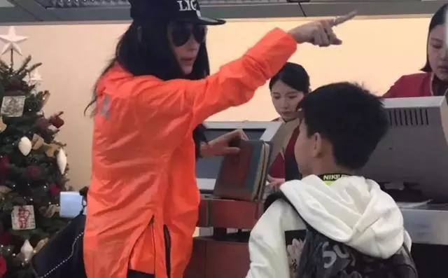 小兒子出生世被揭開，張柏芝終於忍無可忍：怒斥政府監管不力！
