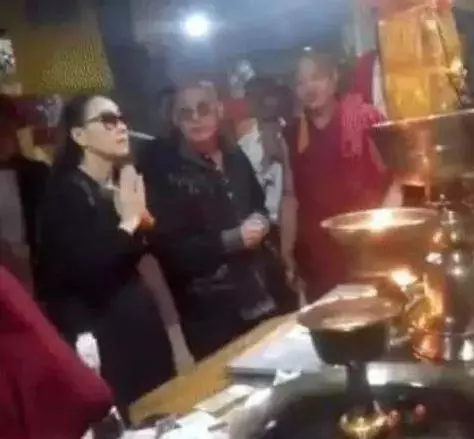 李連傑老婆利智近照曝光,看了照片後,網友: 怪不得李連傑身體這麼弱!