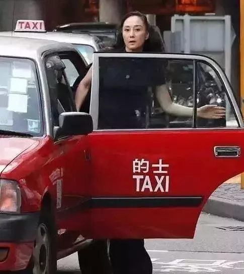 李連傑老婆利智近照曝光,看了照片後,網友: 怪不得李連傑身體這麼弱!