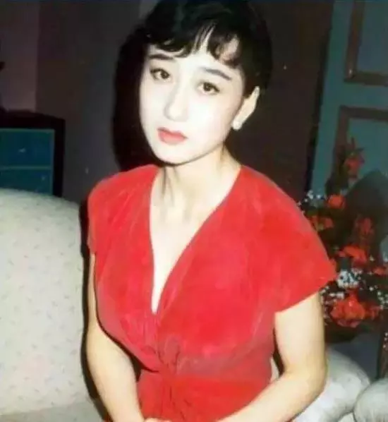 李連傑老婆利智近照曝光,看了照片後,網友: 怪不得李連傑身體這麼弱!