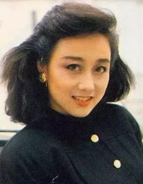 李連傑老婆利智近照曝光,看了照片後,網友: 怪不得李連傑身體這麼弱!