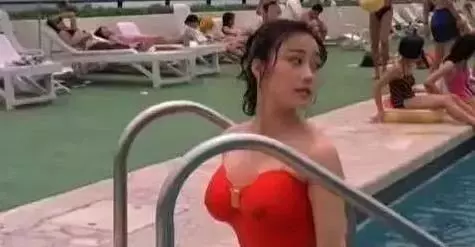 李連傑老婆利智近照曝光,看了照片後,網友: 怪不得李連傑身體這麼弱!