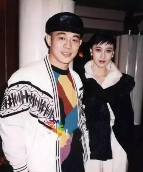 李連傑老婆利智近照曝光,看了照片後,網友: 怪不得李連傑身體這麼弱!