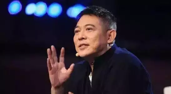 李連傑老婆利智近照曝光,看了照片後,網友: 怪不得李連傑身體這麼弱!