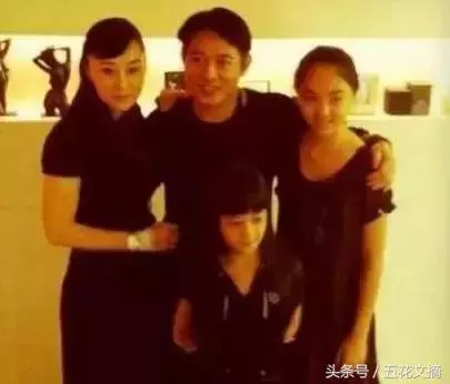 李連傑老婆利智近照曝光,看了照片後,網友: 怪不得李連傑身體這麼弱!