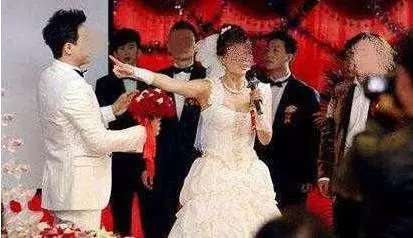 大姑姐生下兒子,我高興送去3千,臥室外聽到對話,我一腳踹開門