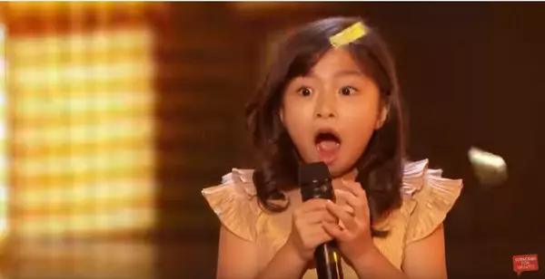9歲小女孩「狂吸1.9億」帶爸媽住進華麗豪宅!2年間靠著「這件事」讓她9歲就爬上人生高峰!