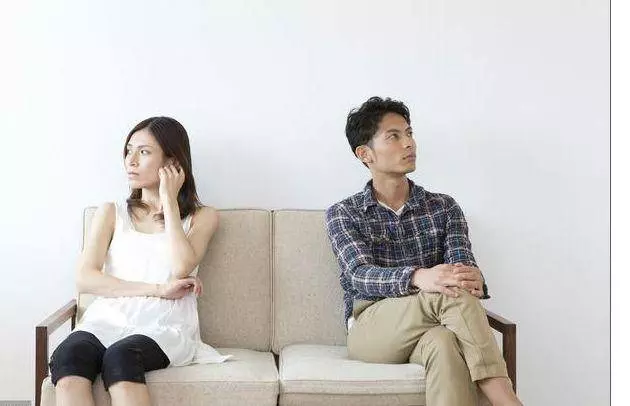 婆婆手術俺拿12萬，小嬸1分沒拿，婆婆出院把玉鐲子給小嬸