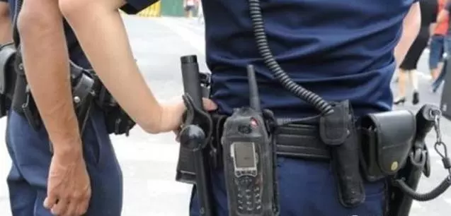 新加坡女子叫囂:「打斷我的腿就上警車!」還踢昏女警,這判罰太輕了吧?