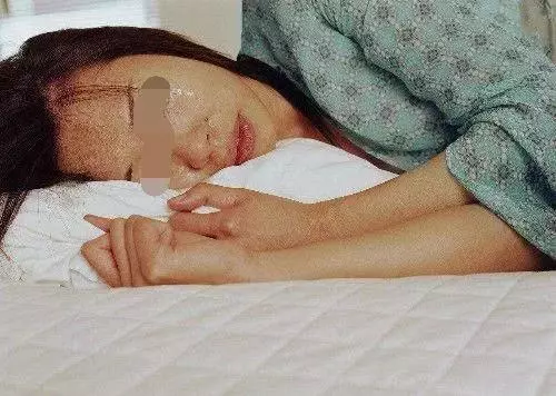 老婆非洲出差三月,回來後拒絕和我同房,弄清原因,我怒提離婚!