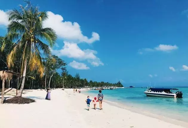 出國游首選這裡,海鮮白菜價,出門不迷路,超過一半人會說中文!