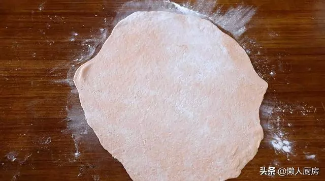 教你用胡蘿蔔做一道小吃,金黃酥脆,過年多做一些當小零食