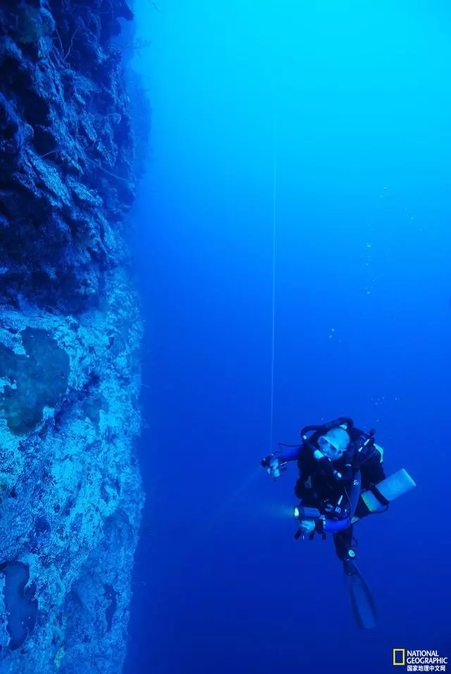 新型「帳篷」讓水下露營變得可能