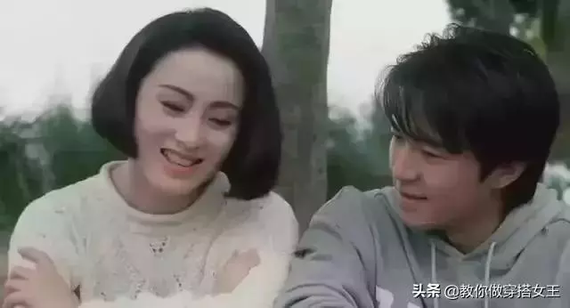 看看朱茵張曼玉25年前的穿搭,甩現在很多女星一條街!