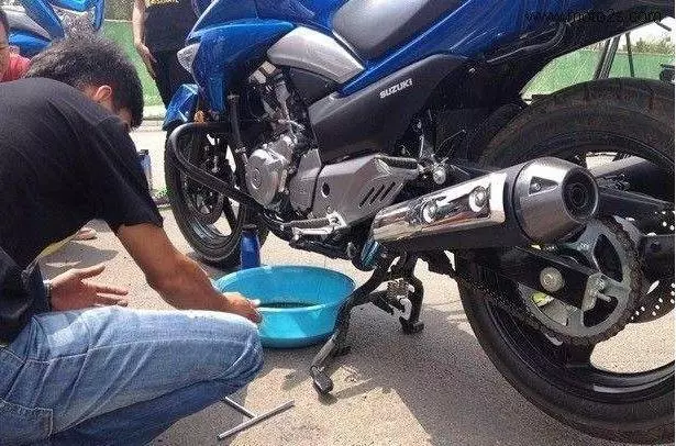 摩托車多久換一次機油?更換太頻繁會只會浪費錢,記住這個數