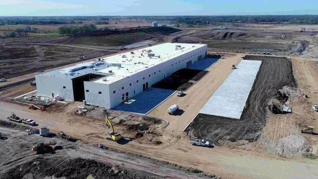 富士康美國建廠計劃突變,1.3萬名招工泡湯,特朗普緊急致電施壓