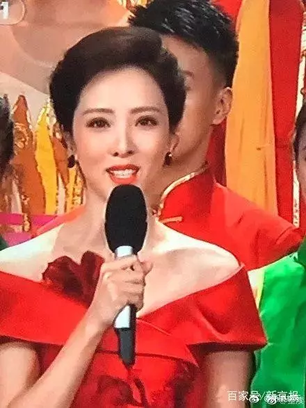 這屆春晚「紅裝」戲最多,又是一年一度大型「種草現場」