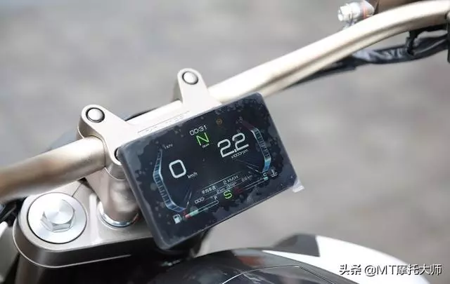 售價26800元,升仕310V太子新春亮相,做工精緻,還可以連接手機