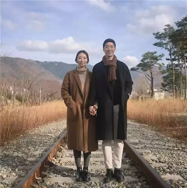 小夫妻「只用同一種姿勢」IG紅翻天!結婚3年甜蜜到大贏其他夫妻