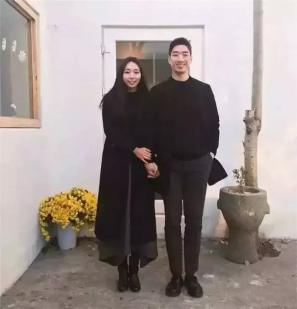 小夫妻「只用同一種姿勢」IG紅翻天!結婚3年甜蜜到大贏其他夫妻