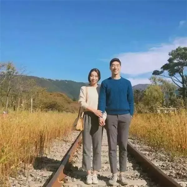 小夫妻「只用同一種姿勢」IG紅翻天!結婚3年甜蜜到大贏其他夫妻