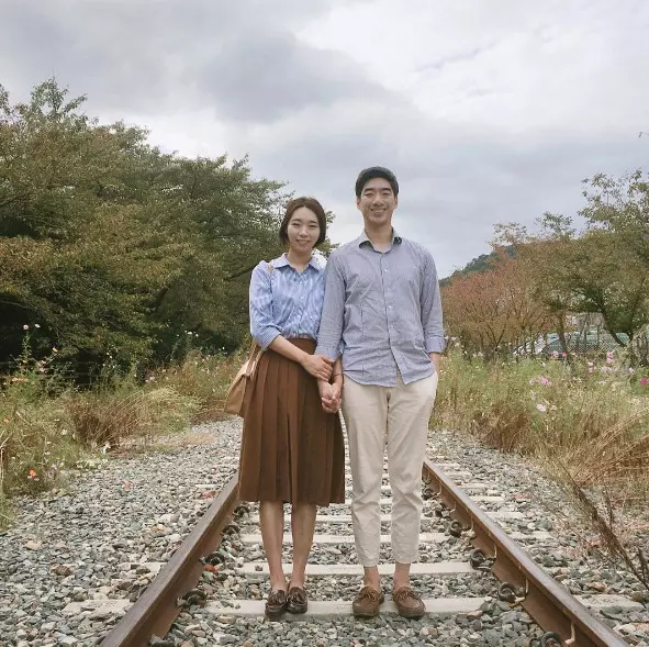 小夫妻「只用同一種姿勢」IG紅翻天!結婚3年甜蜜到大贏其他夫妻