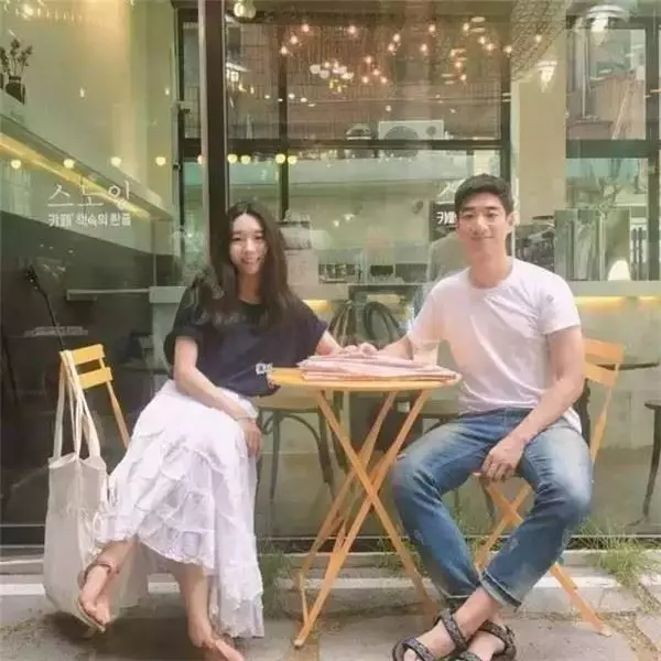 小夫妻「只用同一種姿勢」IG紅翻天!結婚3年甜蜜到大贏其他夫妻