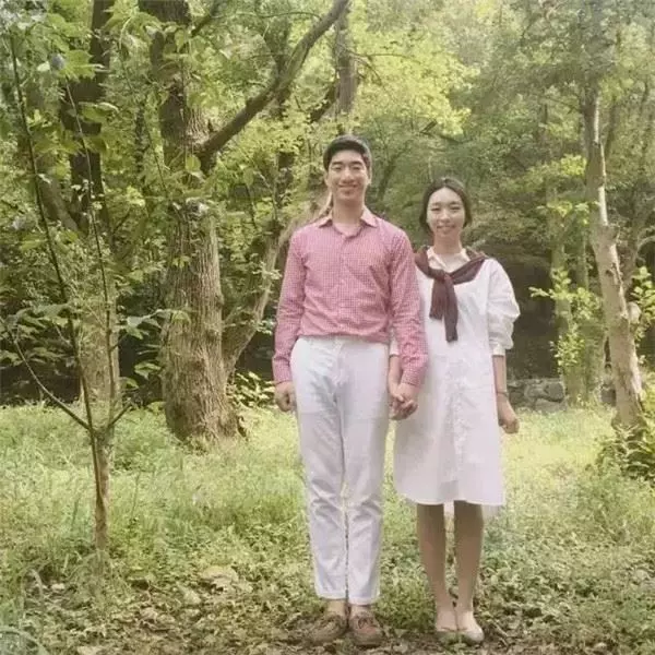 小夫妻「只用同一種姿勢」IG紅翻天!結婚3年甜蜜到大贏其他夫妻