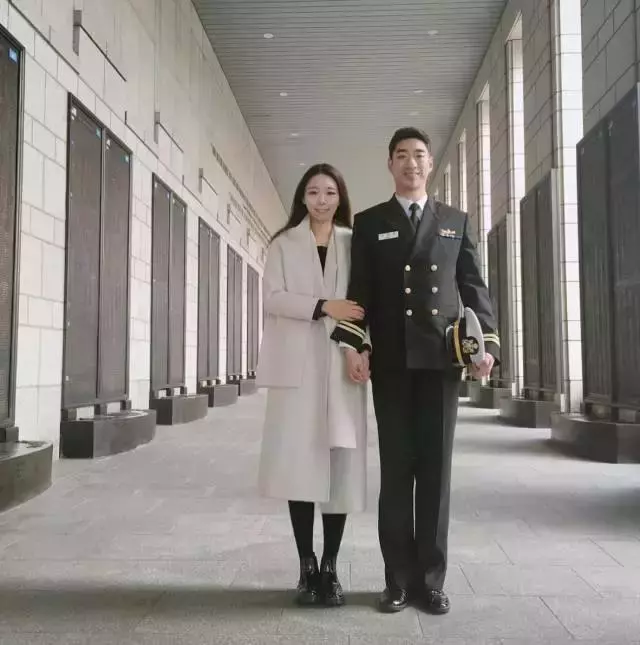 小夫妻「只用同一種姿勢」IG紅翻天!結婚3年甜蜜到大贏其他夫妻
