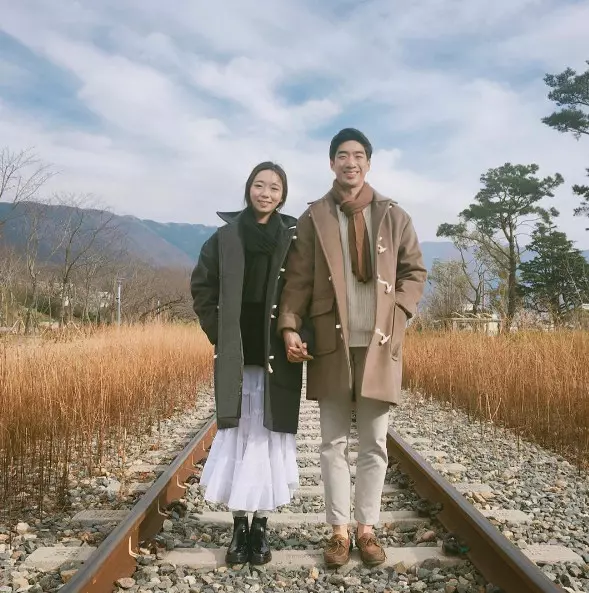 小夫妻「只用同一種姿勢」IG紅翻天!結婚3年甜蜜到大贏其他夫妻