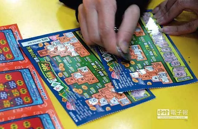 叔叔幫我挑!他好心替小妹妹「買300元刮刮樂」 微笑看著對方「刮開所有金額」臉馬上垮掉