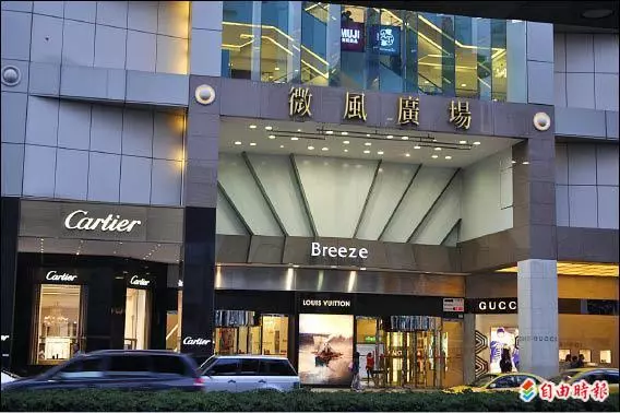 微風千金嫁了!擁40億身家「甜嫁小11歲男友」 對方工作被起底驚傻網友:是真愛❤