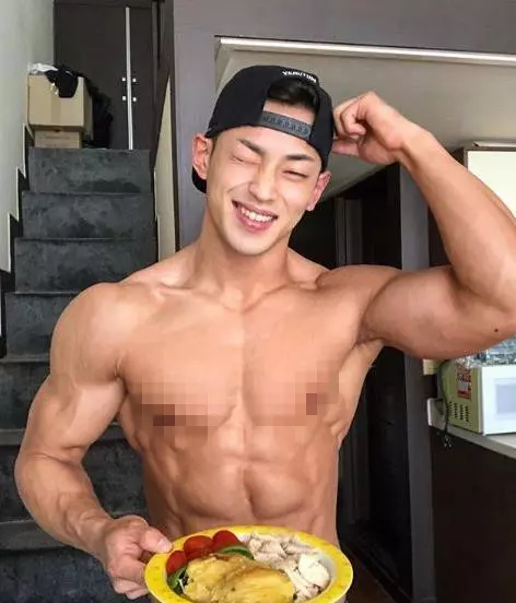 年紀相差16歲又帥又壯鮮肉被42歲阿姨吃下去，但一看她真面目，才發現可以理解