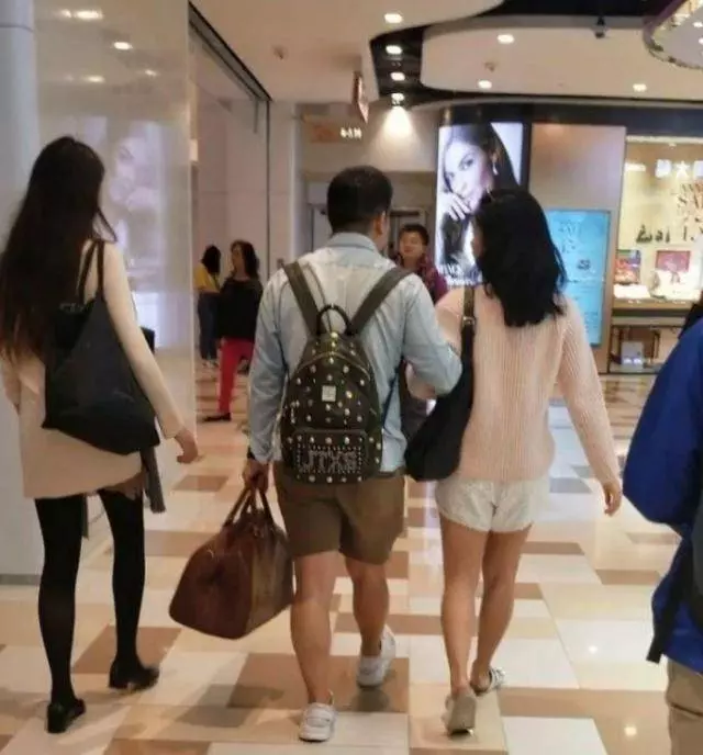 林青霞23歲大女兒與男友逛街,坐擁5億卻打扮的一言難盡!