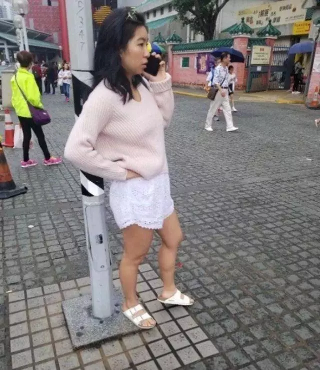 林青霞23歲大女兒與男友逛街,坐擁5億卻打扮的一言難盡!