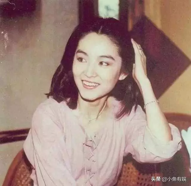 林青霞23歲大女兒與男友逛街,坐擁5億卻打扮的一言難盡!