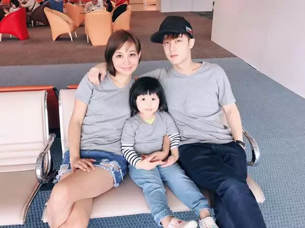 驚悚!「那對夫妻」帶女兒住飯店度假,妮妮卻說:「床上有個穿紅衣的阿姨叫我們走開!」
