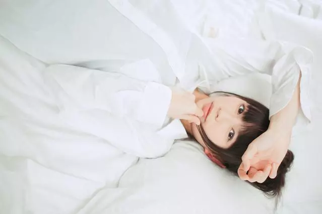 帶孩子三年我成了黃臉婆,前夫嫌棄而離婚,五年後再遇他當場愣住