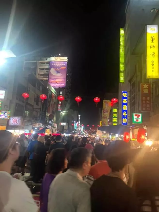 大年初一六合夜市照片曝光 網驚說，，，