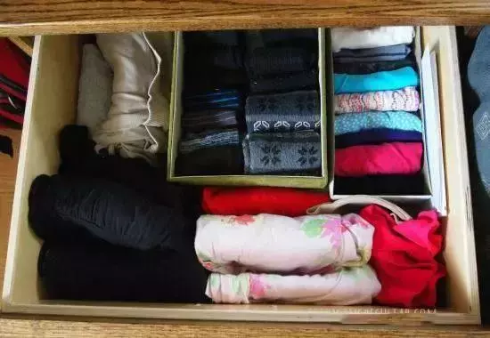 媳婦想出的衣服收納大法,讓衣櫃空間增加兩倍!從此不再亂糟糟!