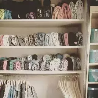 媳婦想出的衣服收納大法,讓衣櫃空間增加兩倍!從此不再亂糟糟!