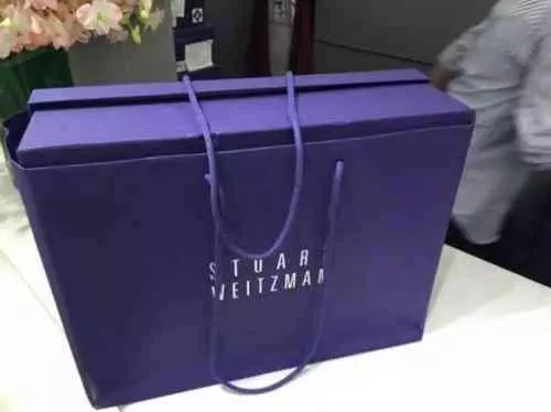 上海女子吃完日料,發現3700令吉靴子被鄰桌穿走,對方竟然這樣回應?!