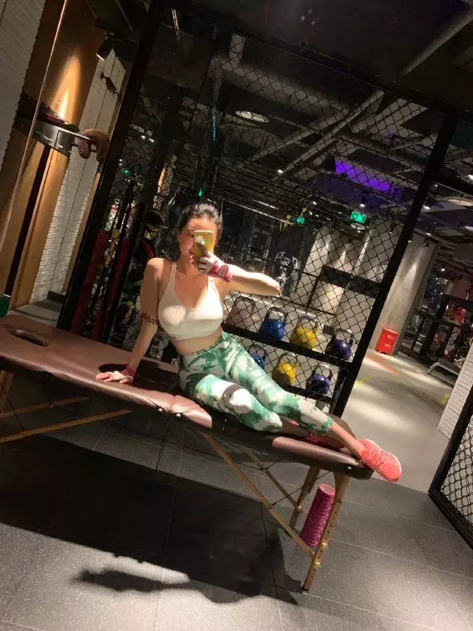 被劉強東帶火的蔣聘婷,到底是什麼樣的魔鬼身材?