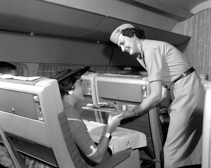 珍貴的空姐服務畫面 14張「讓大家想回到過去」的航空舊照片