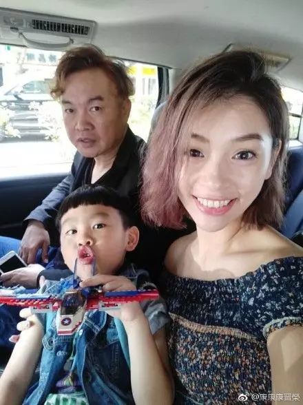 51歲「康康」開心再當爸!他興奮喊:「老婆又懷孕了!」PO出老婆超音波照「寶寶性別曝光」大家狂恭喜!