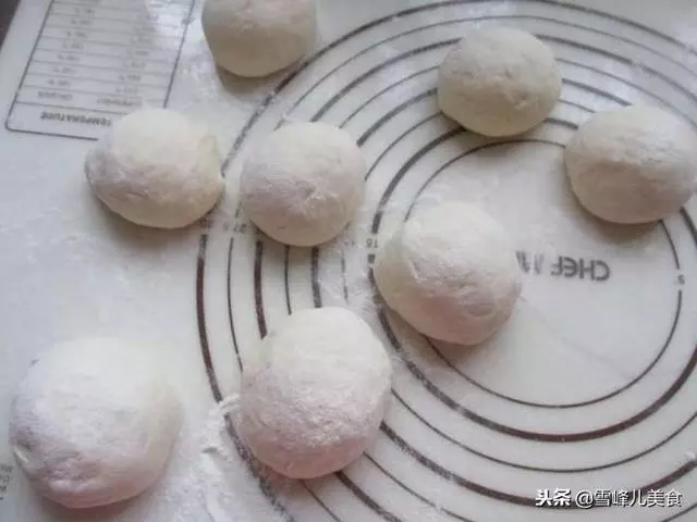 不用揉面,不加黃油,簡單小方法做出老式豆沙麵包,撕著吃真爽