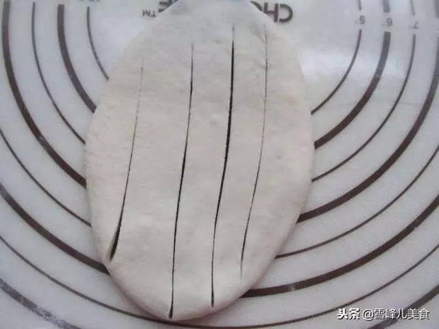 不用揉面,不加黃油,簡單小方法做出老式豆沙麵包,撕著吃真爽