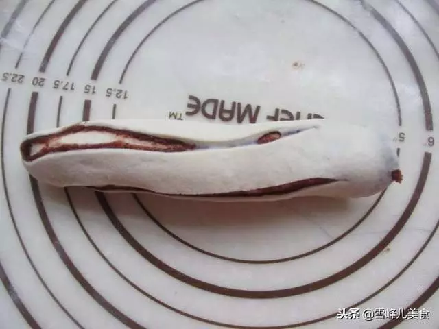 不用揉面,不加黃油,簡單小方法做出老式豆沙麵包,撕著吃真爽