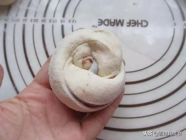 不用揉面,不加黃油,簡單小方法做出老式豆沙麵包,撕著吃真爽